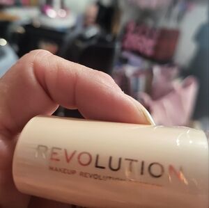 Revolution foundation stick
